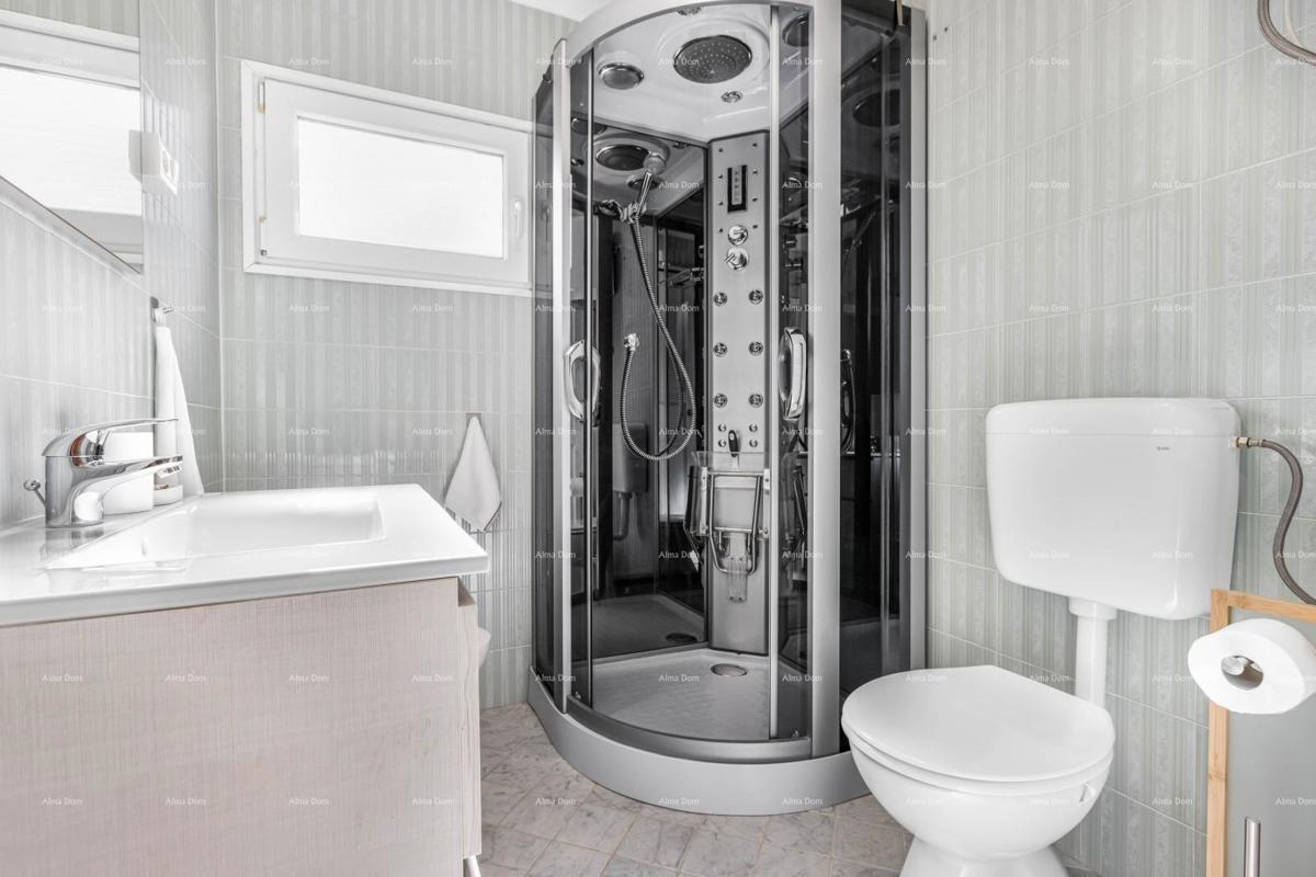 Vendita di due case collegate a Pomer