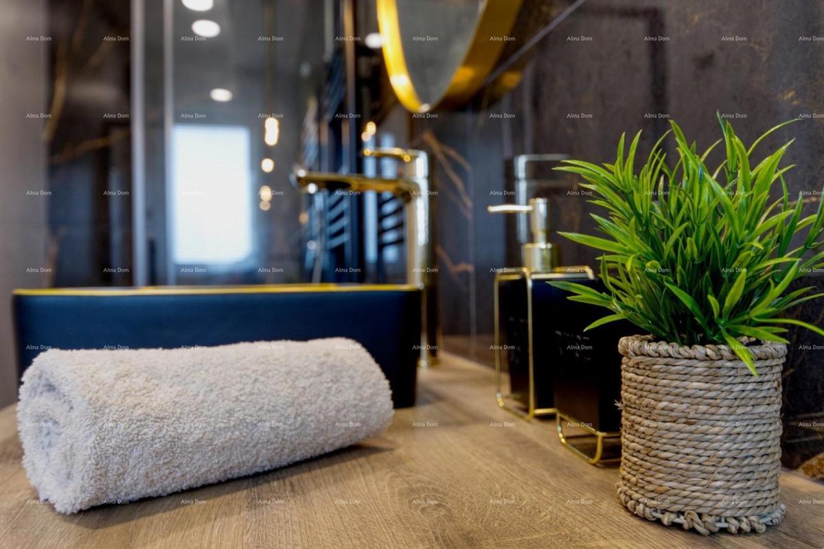 Villa moderna con piscina e sauna, Marčana!