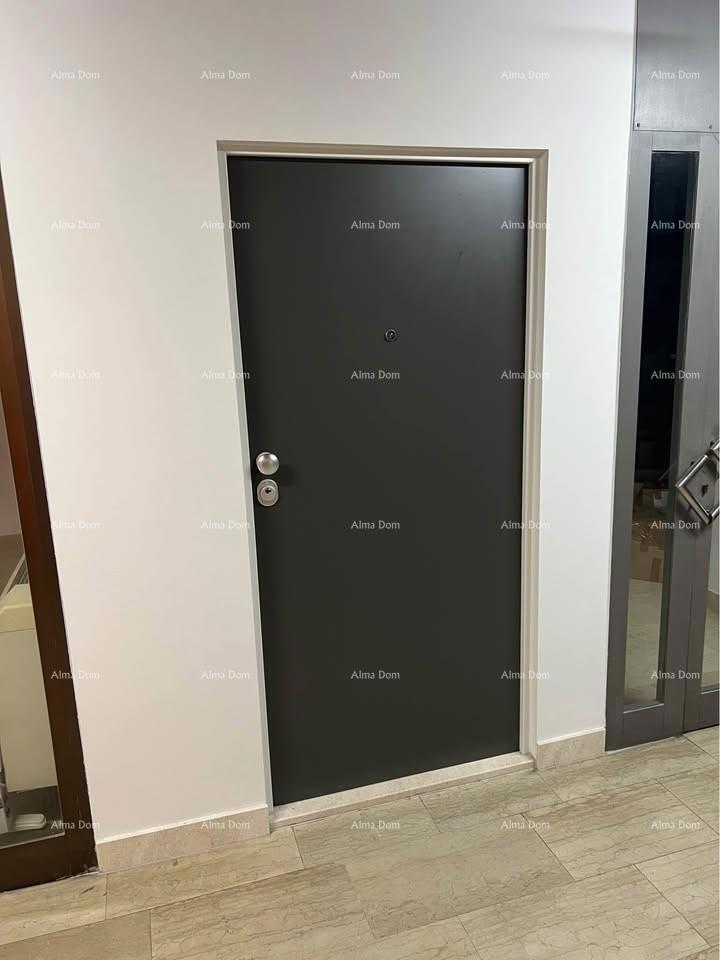 Vendiamo locale commerciale nel centro di Pola.