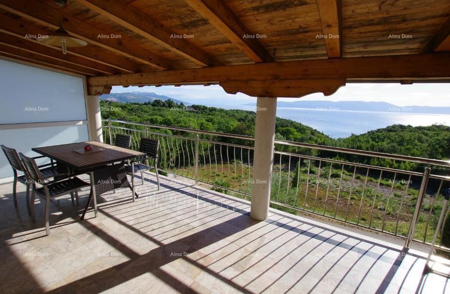 Labin, Casa con appartamenti, piscina e vista mare