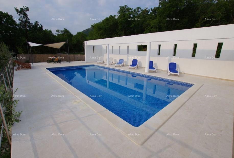 Labin, Casa con appartamenti, piscina e vista mare