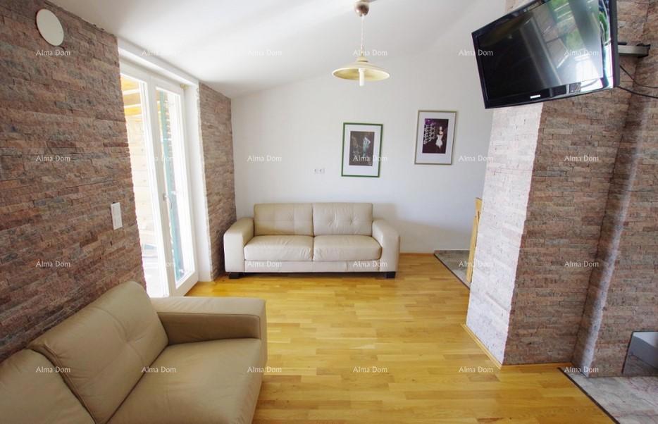 Labin, Casa con appartamenti, piscina e vista mare