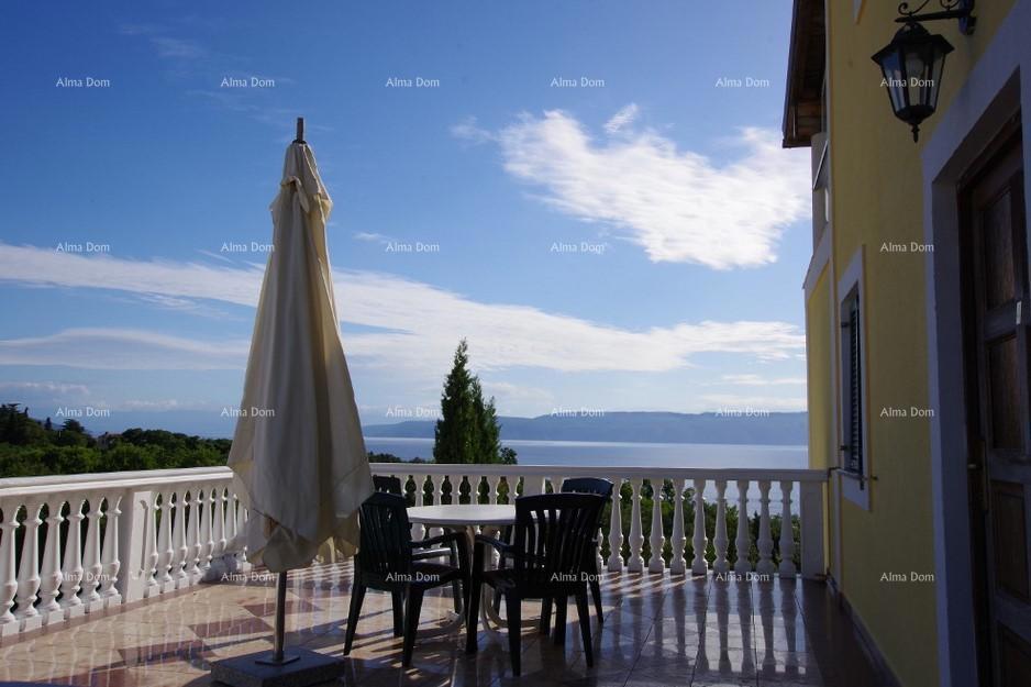 Labin, Casa con appartamenti, piscina e vista mare