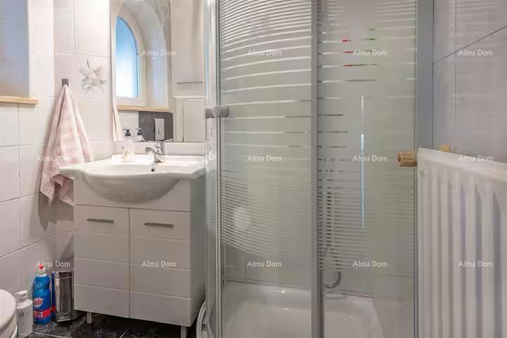 Eccellente opportunità! Vendita - casa attraente con piscina e giardino curato, Banjole!