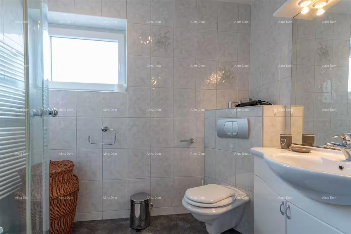 Eccellente opportunità! Vendita - casa attraente con piscina e giardino curato, Banjole!