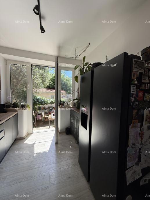 Pula, casa con giardino e edificio accessorio