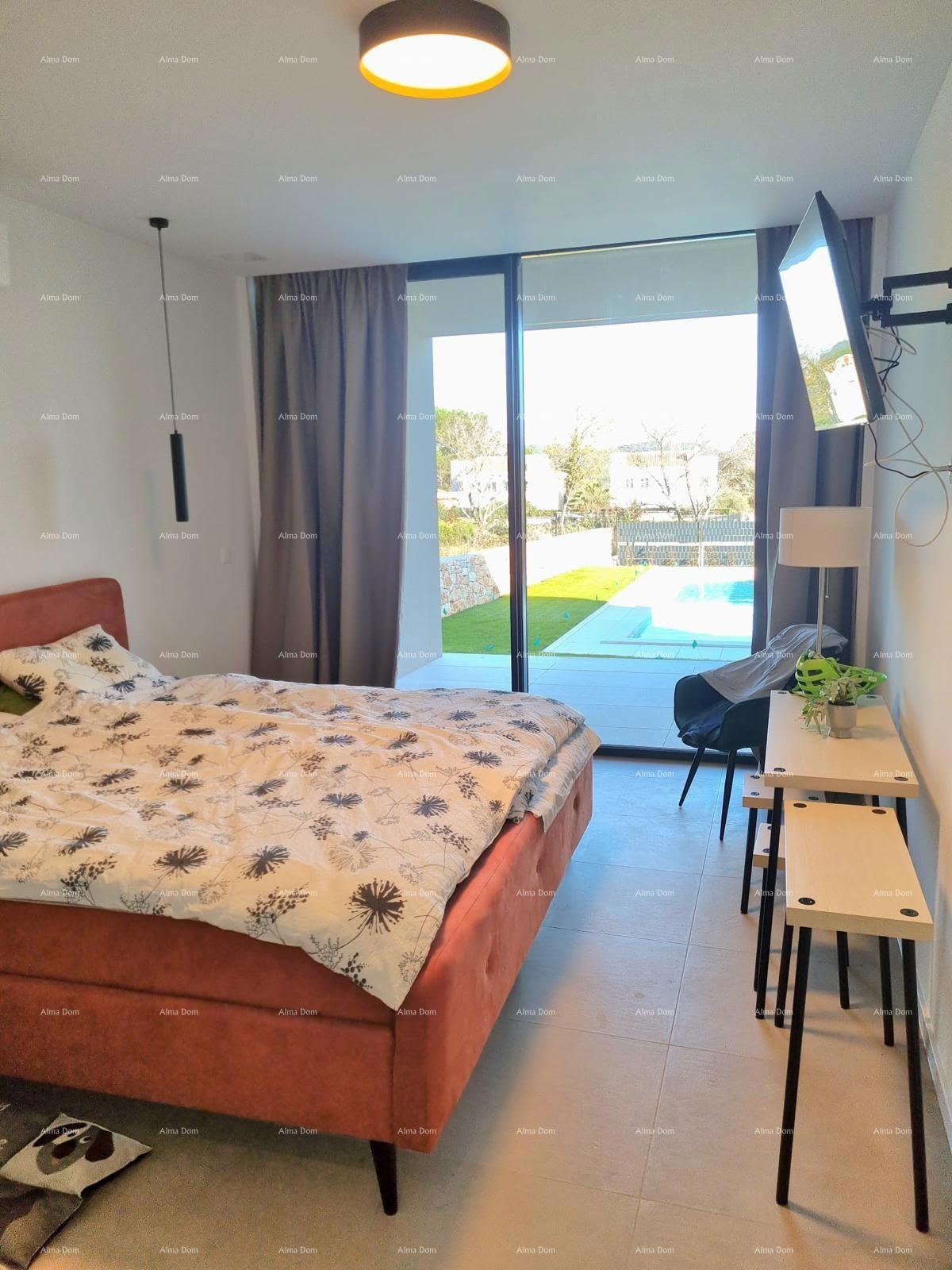 Vendesi una casa moderna con piscina situata in un idilliaco villaggio vicino a Rovigno.