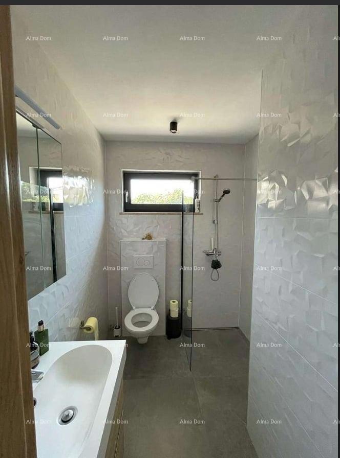 Moderna villa in Istria con vista mare, terrazza sul tetto e giardino curato – 800 m dalla spiaggia