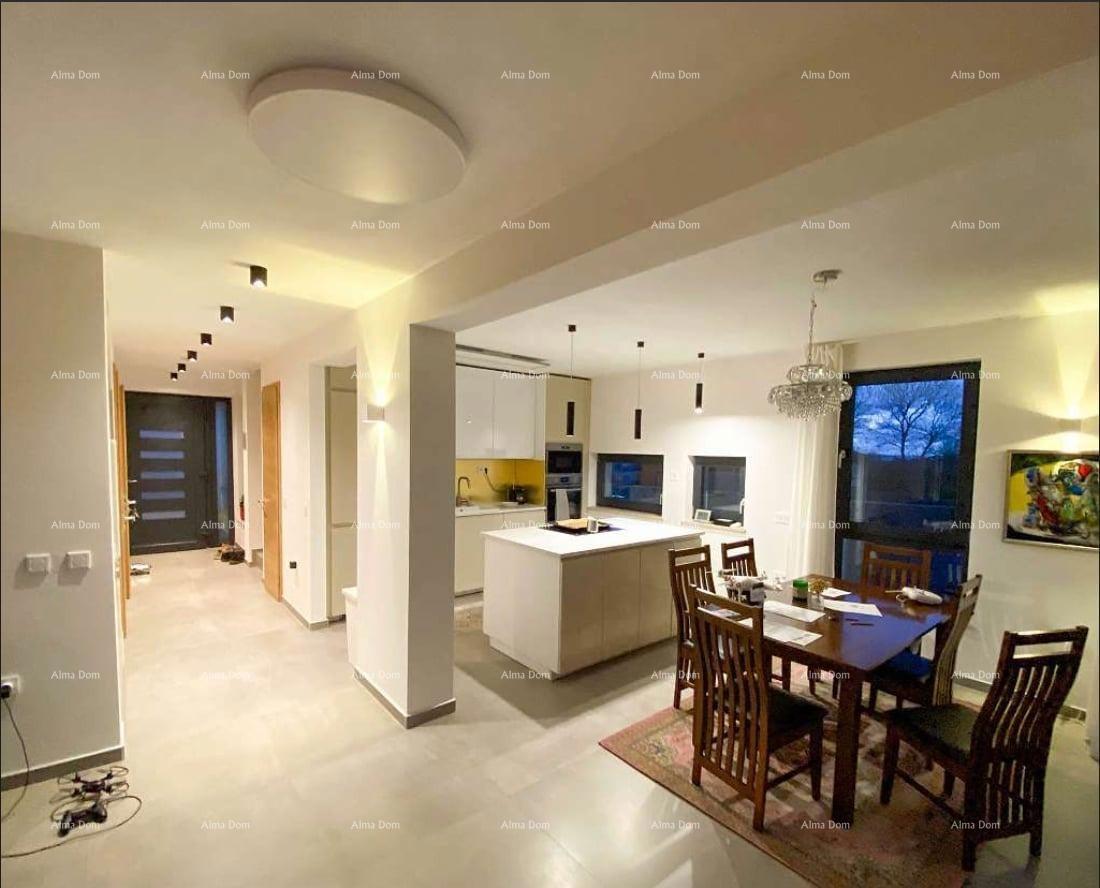 Moderna villa in Istria con vista mare, terrazza sul tetto e giardino curato – 800 m dalla spiaggia