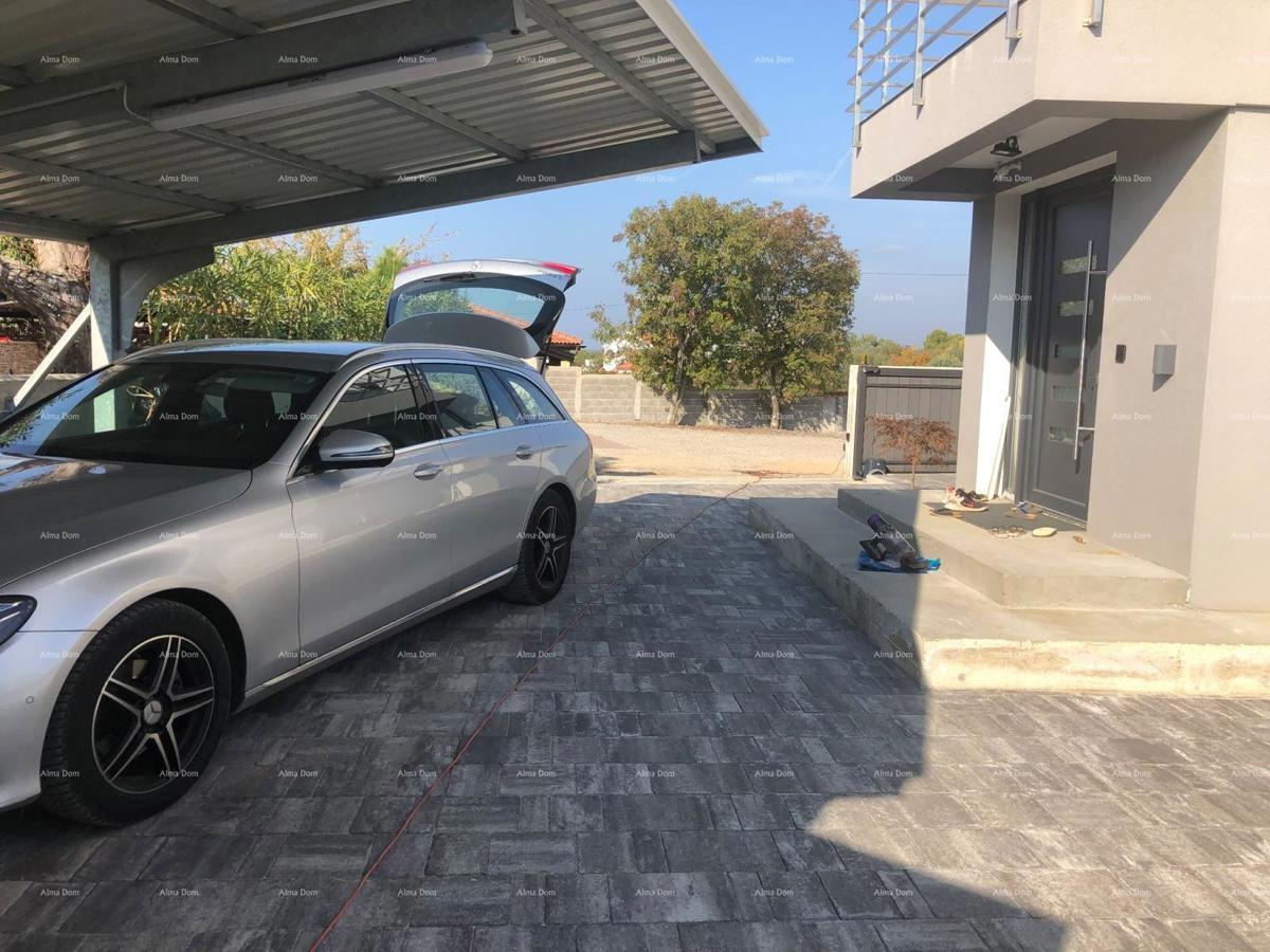 Moderna villa in Istria con vista mare, terrazza sul tetto e giardino curato – 800 m dalla spiaggia