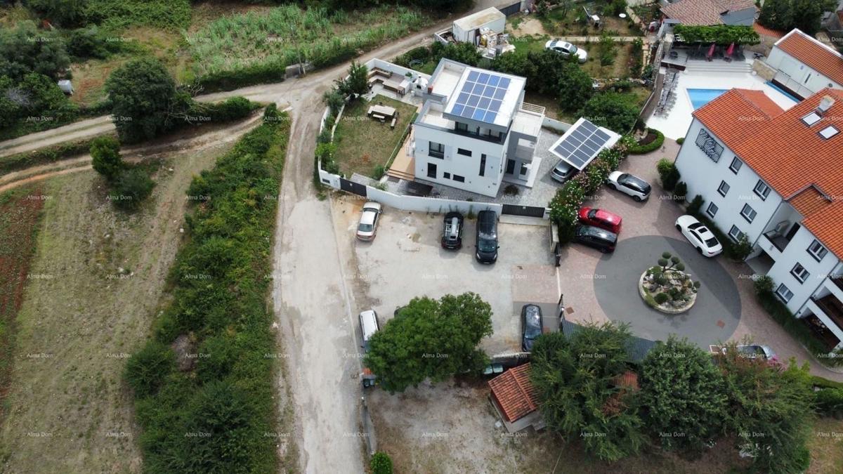 Moderna villa in Istria con vista mare, terrazza sul tetto e giardino curato – 800 m dalla spiaggia