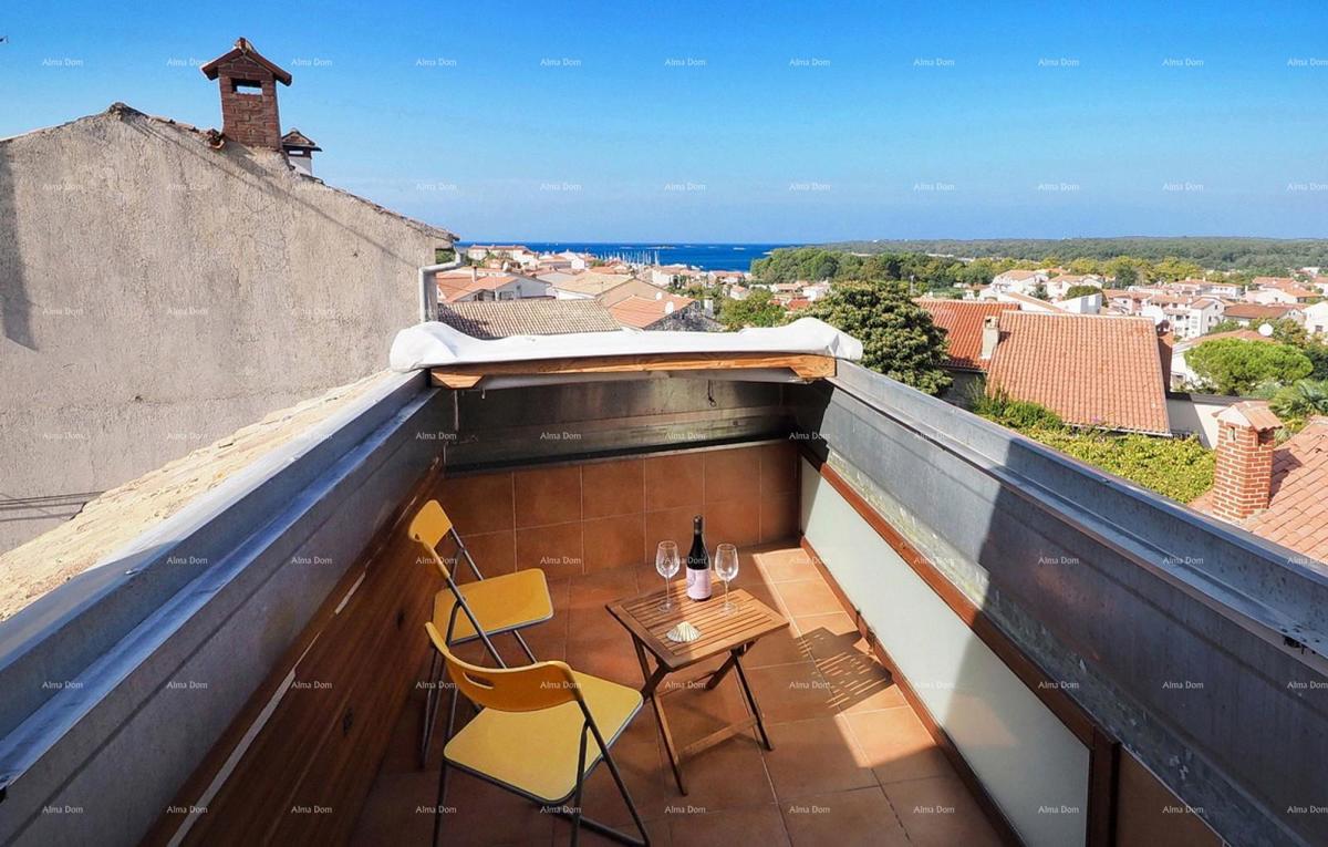 Funtana, Vendesi casa in pietra con vista mare