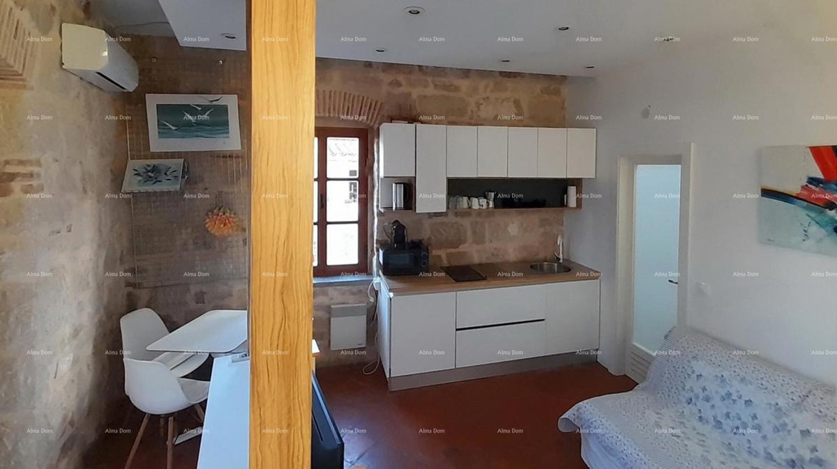 Funtana, Vendesi casa in pietra con vista mare