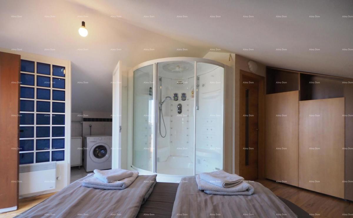 Funtana, Vendesi casa in pietra con vista mare