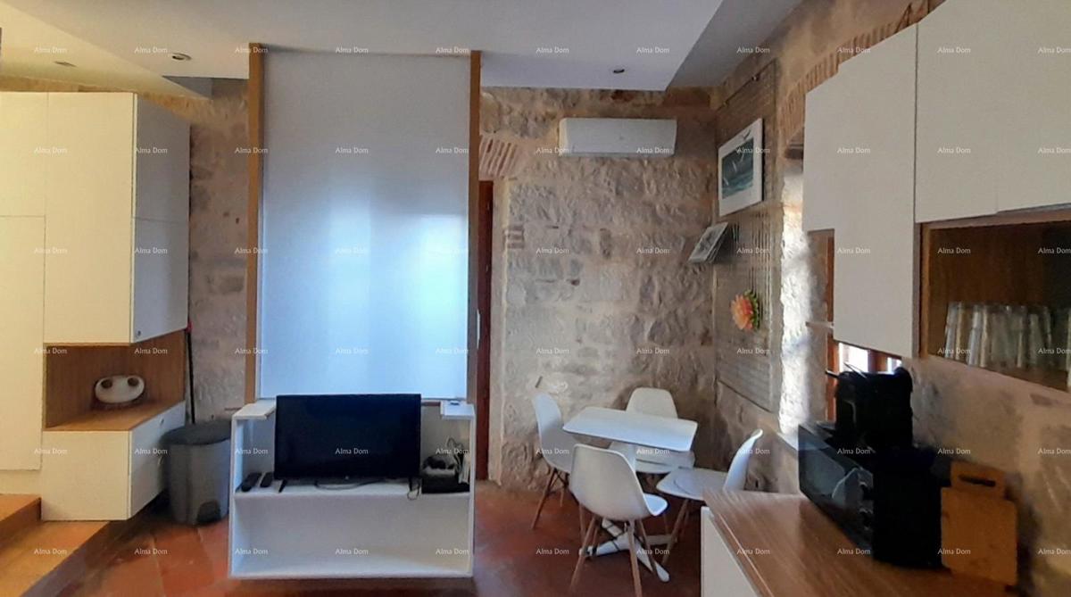 Funtana, Vendesi casa in pietra con vista mare