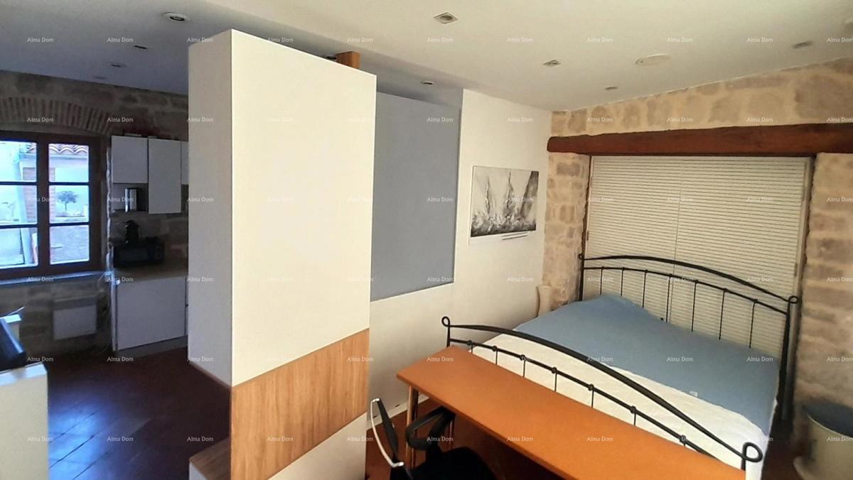 Funtana, Vendesi casa in pietra con vista mare