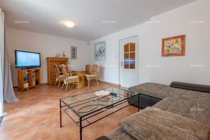 Eccellente opportunità! Vendita - casa attraente con piscina e giardino curato, Banjole!