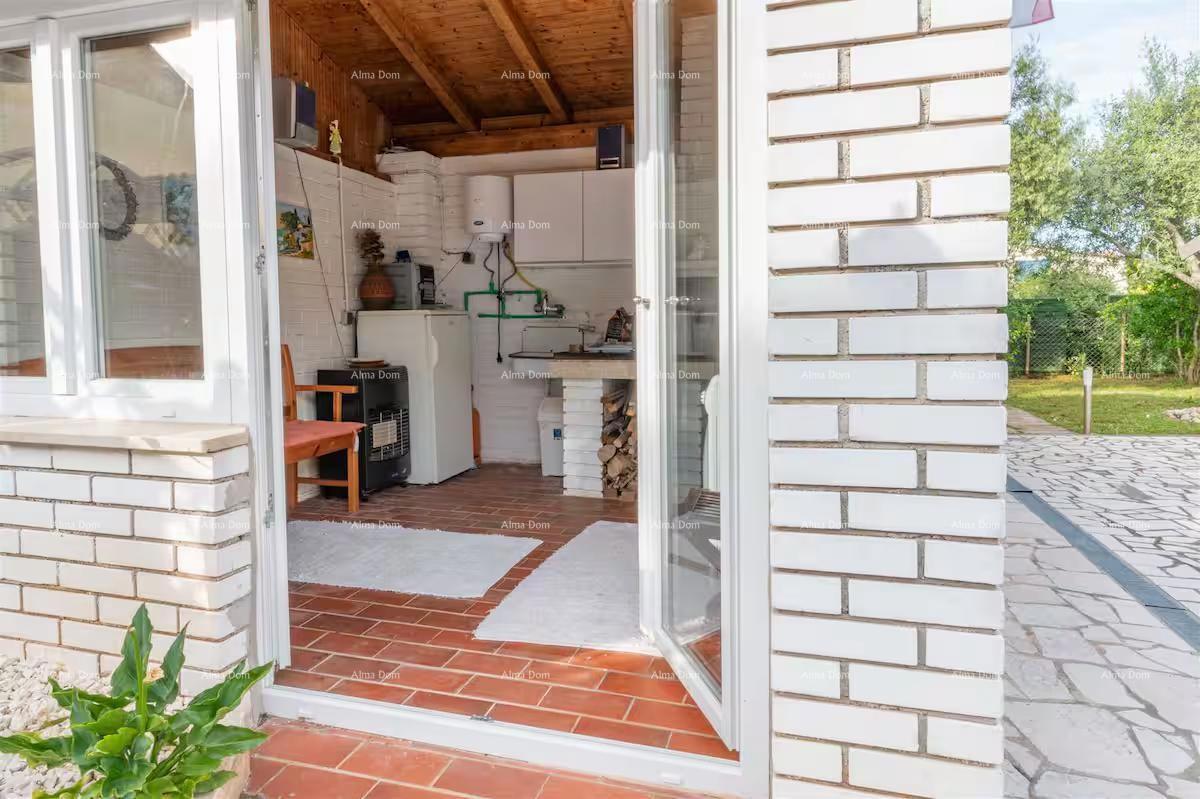 Eccellente opportunità! Vendita - casa attraente con piscina e giardino curato, Banjole!