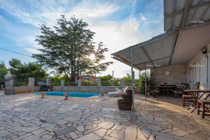 Eccellente opportunità! Vendita - casa attraente con piscina e giardino curato, Banjole!