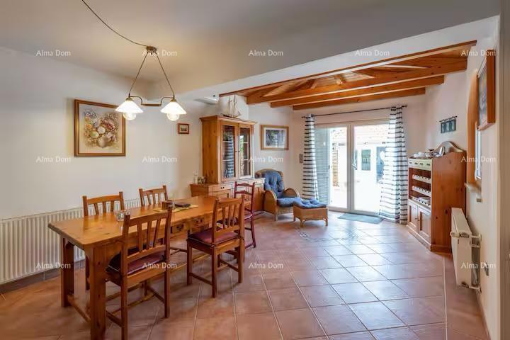 Eccellente opportunità! Vendita - casa attraente con piscina e giardino curato, Banjole!