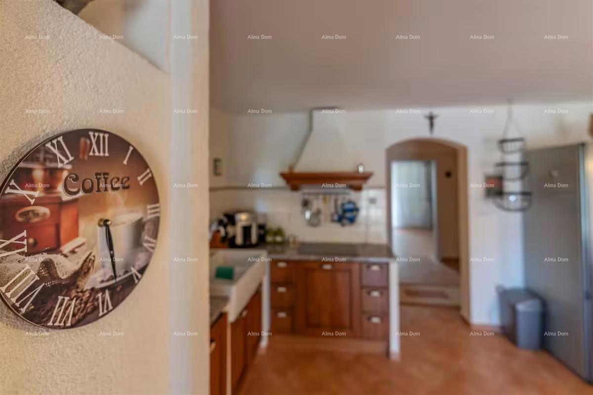 Eccellente opportunità! Vendita - casa attraente con piscina e giardino curato, Banjole!