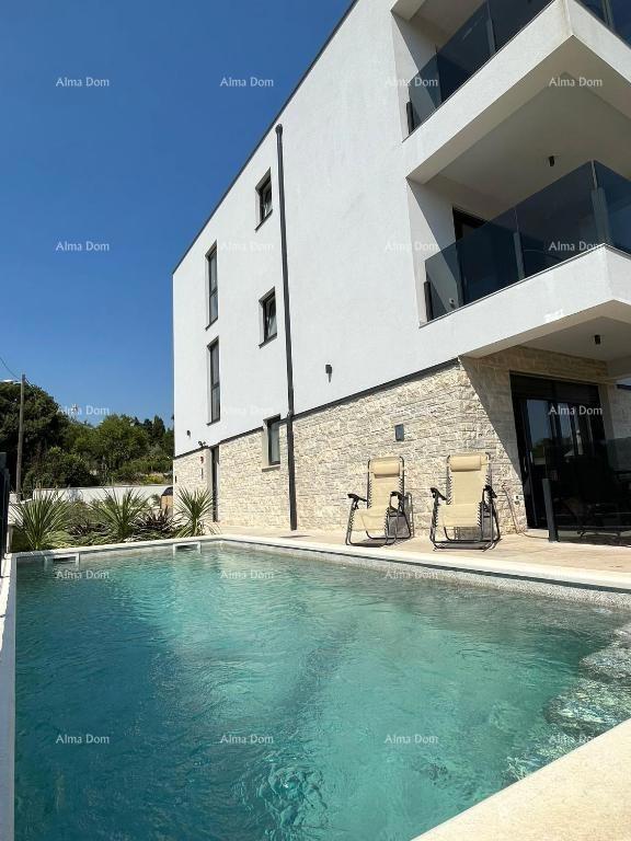 Moderna casa con piscina a Medulin, ideale per famiglie o investimenti!