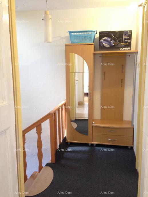 Poreč, in vendita appartamento con 3 camere da letto