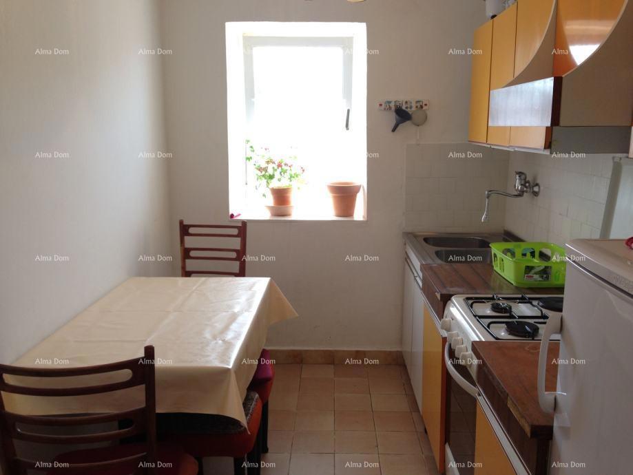 Poreč, in vendita appartamento con 3 camere da letto