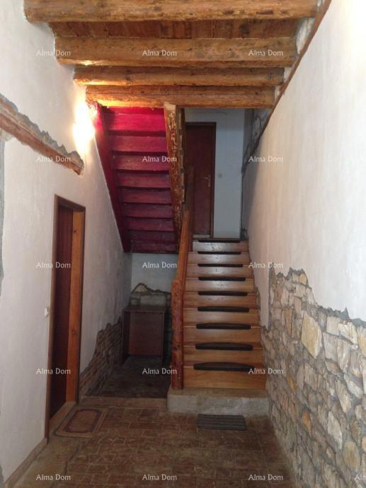 Poreč, in vendita appartamento con 3 camere da letto