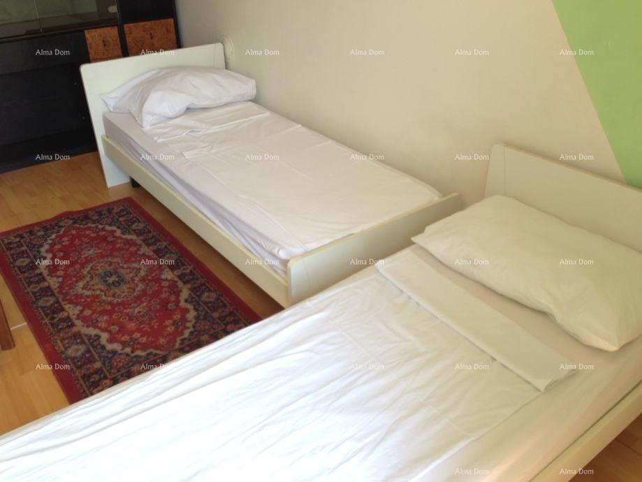 Poreč, in vendita appartamento con 3 camere da letto