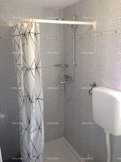 Poreč, in vendita appartamento con 3 camere da letto