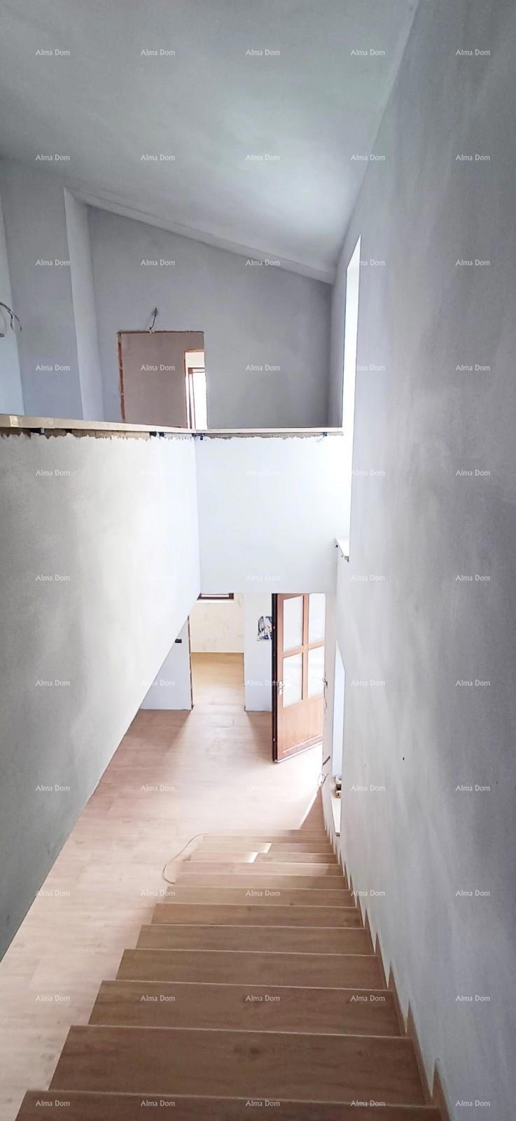 Vendita di una moderna casa con piscina in un tranquillo e bel luogo istriano,  Svetvinčenat!