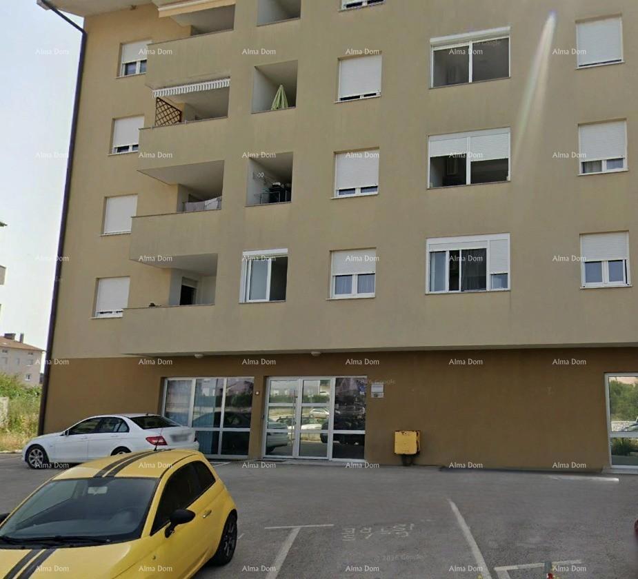 PULA, MONVIDAL – spazio commerciale con due ingressi in ottima posizione
