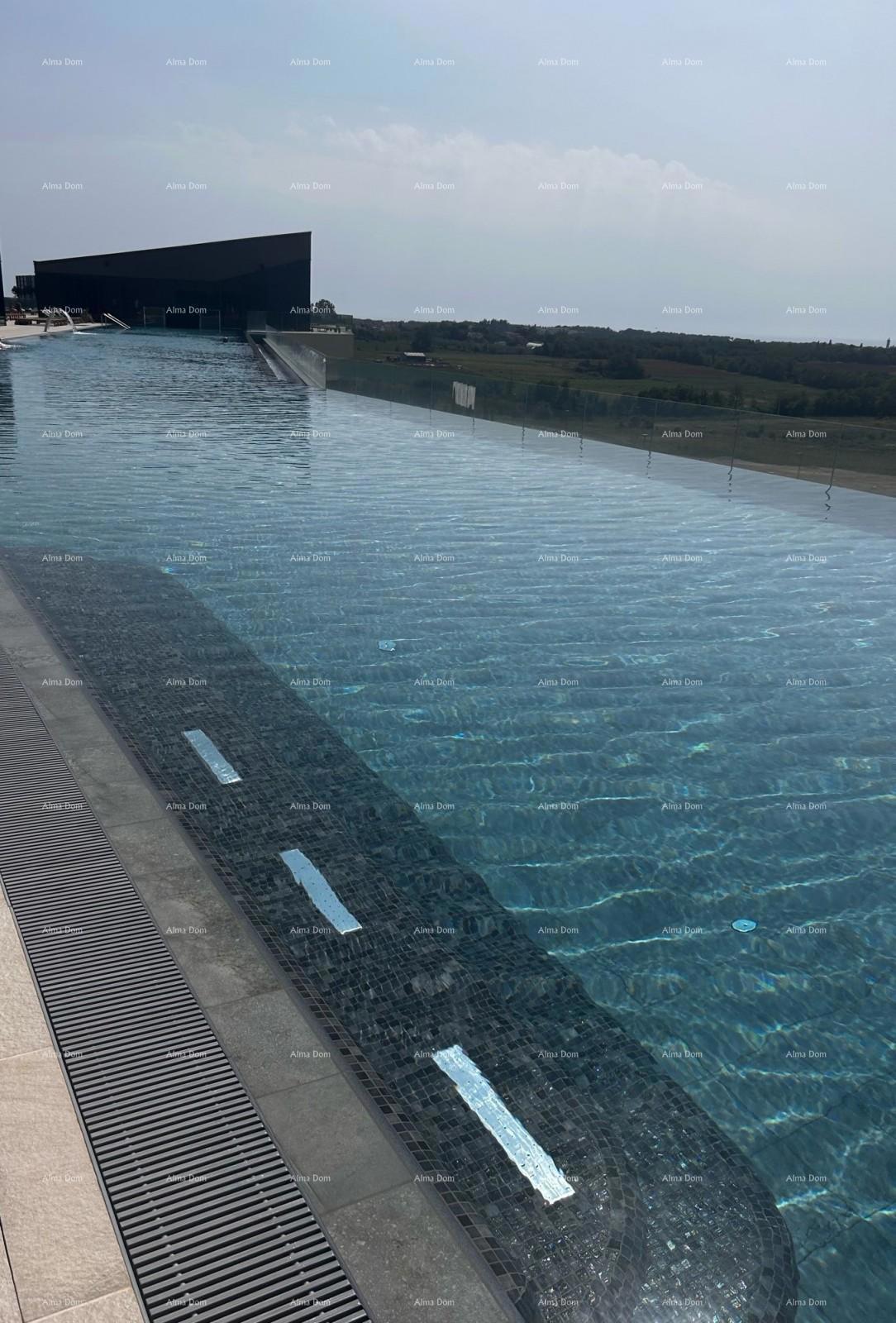 Umago, un resort di lusso e bellezza! Appartamenti in vendita in un resort con piscina a sfioro panoramica di 105 metri!