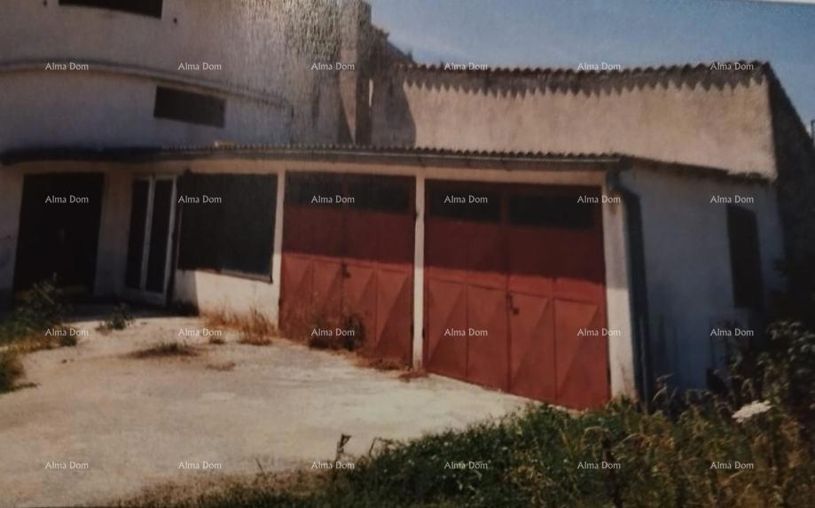 Vendiamo una casa in pietra nel centro di Verteneglio.