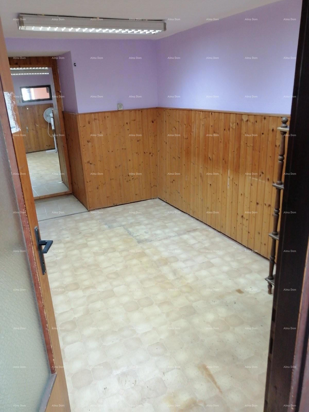 Casa nel centro di Marčana con un giardino.