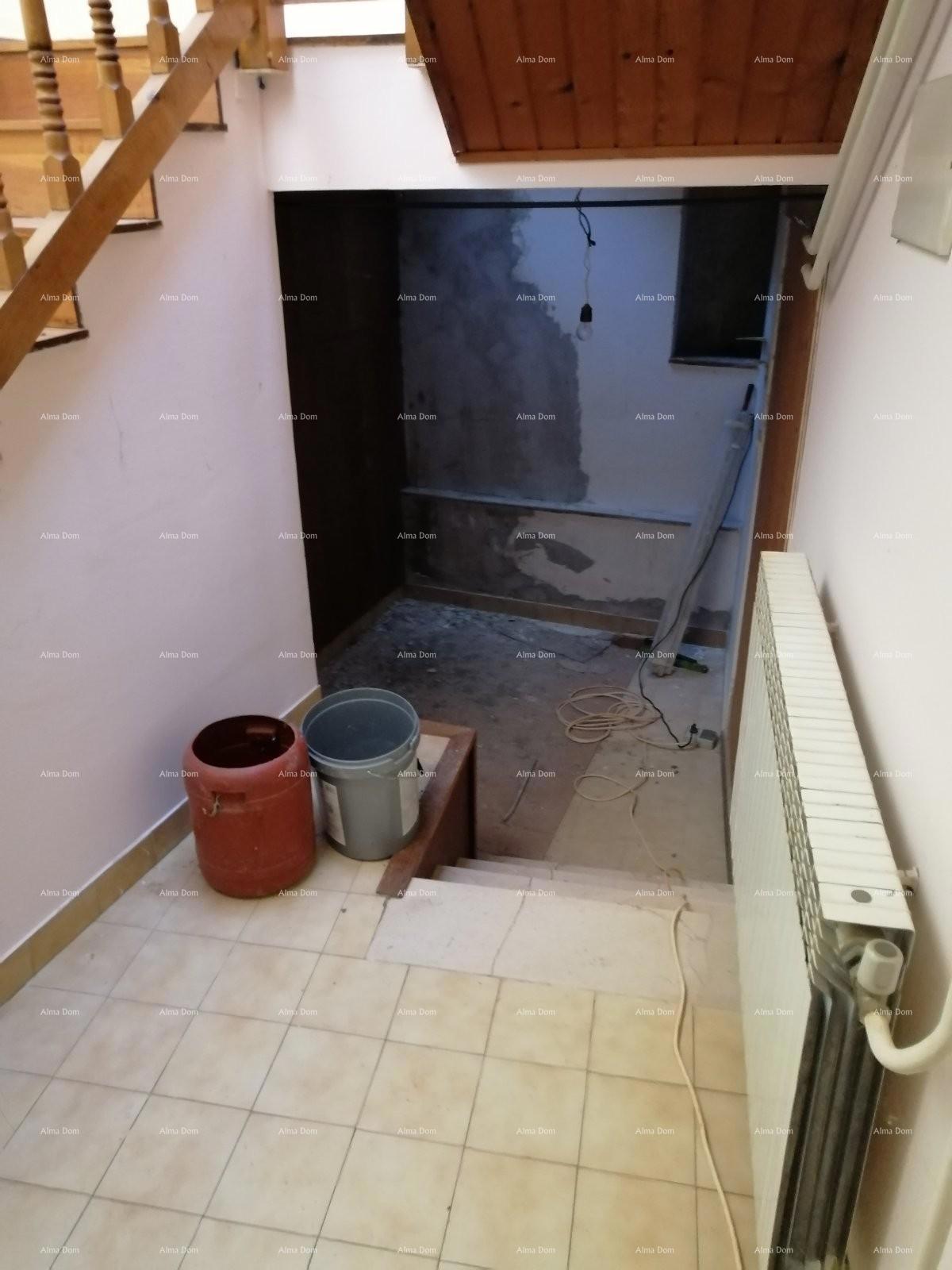 Casa nel centro di Marčana con un giardino.