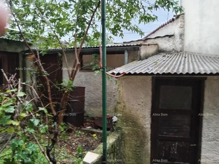 Casa nel centro di Marčana con un giardino.