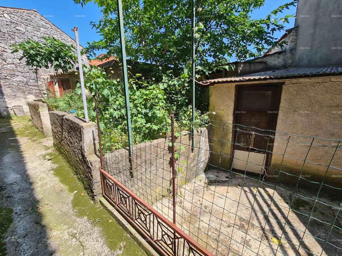 Casa nel centro di Marčana con un giardino.