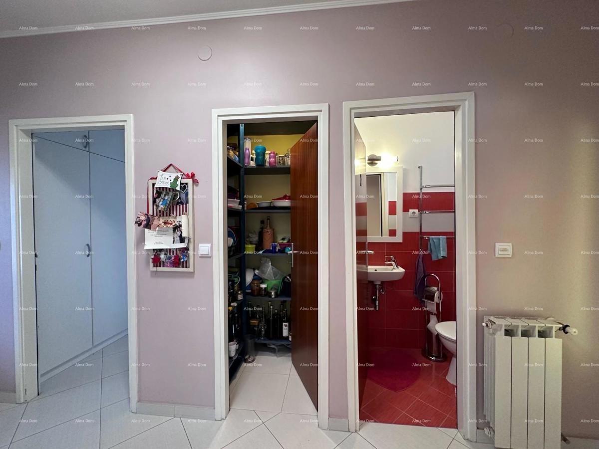 Vendiamo un appartamento in una posizione tranquilla.