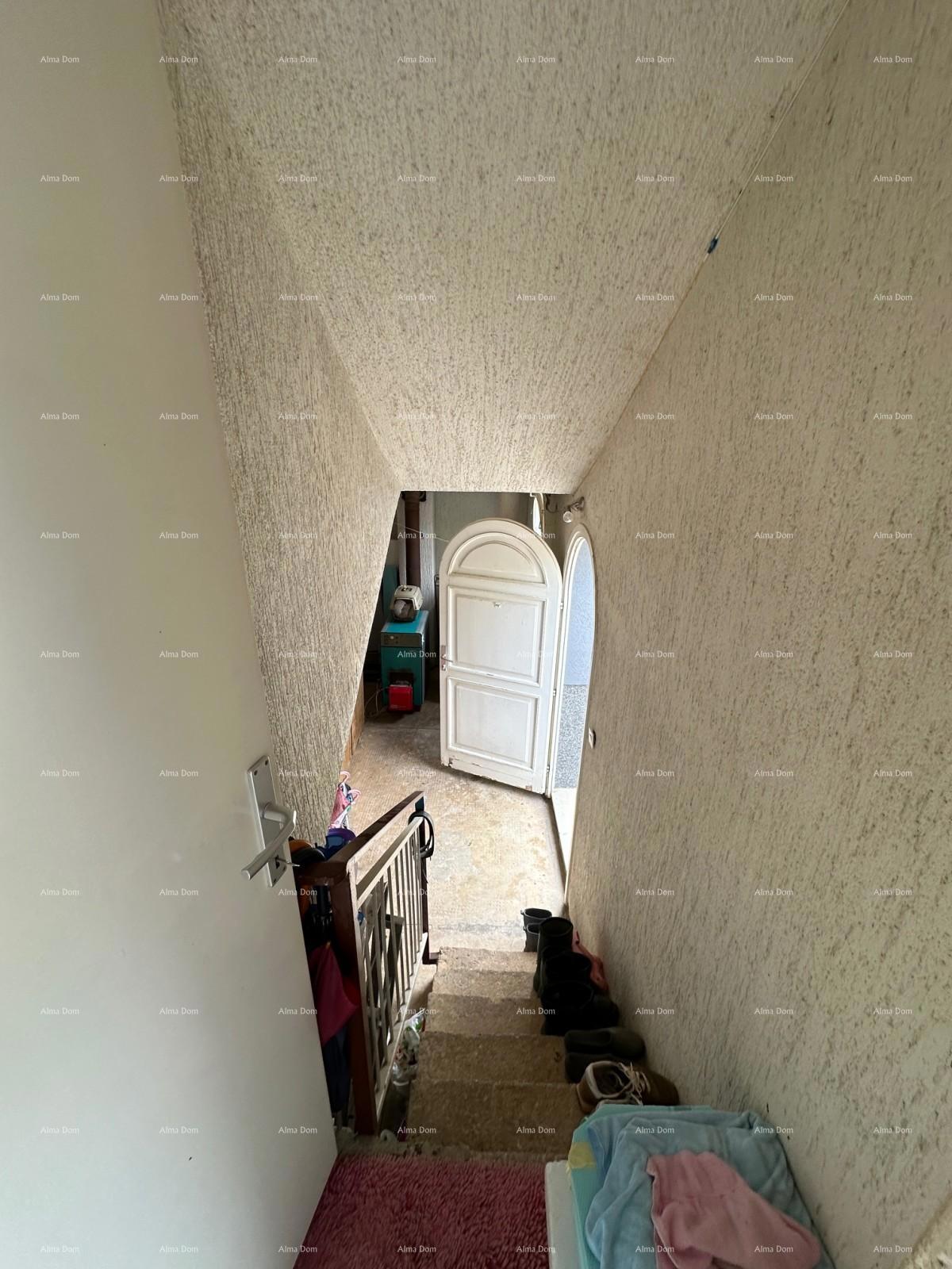 Vendiamo un appartamento in una posizione tranquilla.