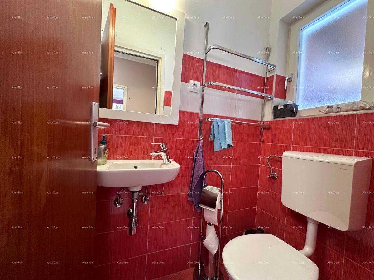 Vendiamo un appartamento in una posizione tranquilla.