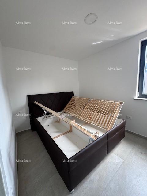Appartamento arredato con 4 camere da letto, giardino e piscina, a 350 m dal mare