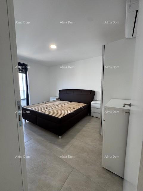 Appartamento arredato con 4 camere da letto, giardino e piscina, a 350 m dal mare