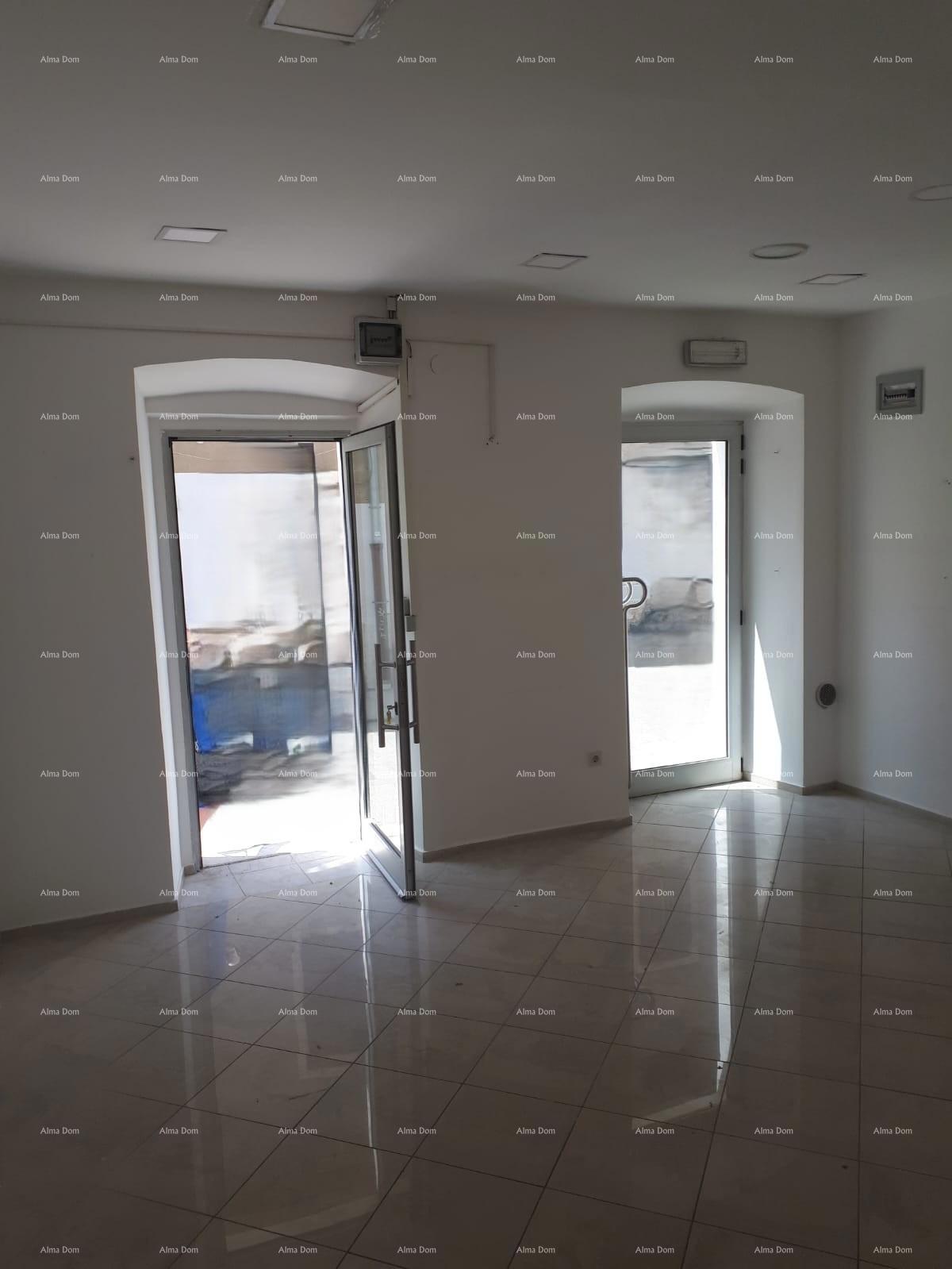 Pula, centro – spazio commerciale 24 m2