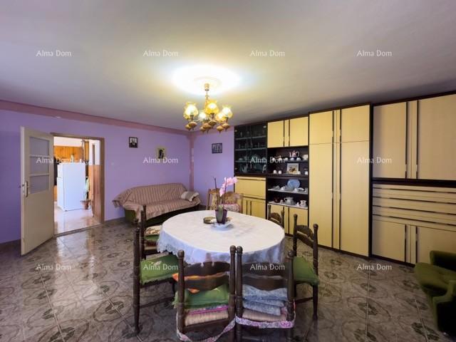 Vendiamo una grande casa indipendente con un ampio giardino!