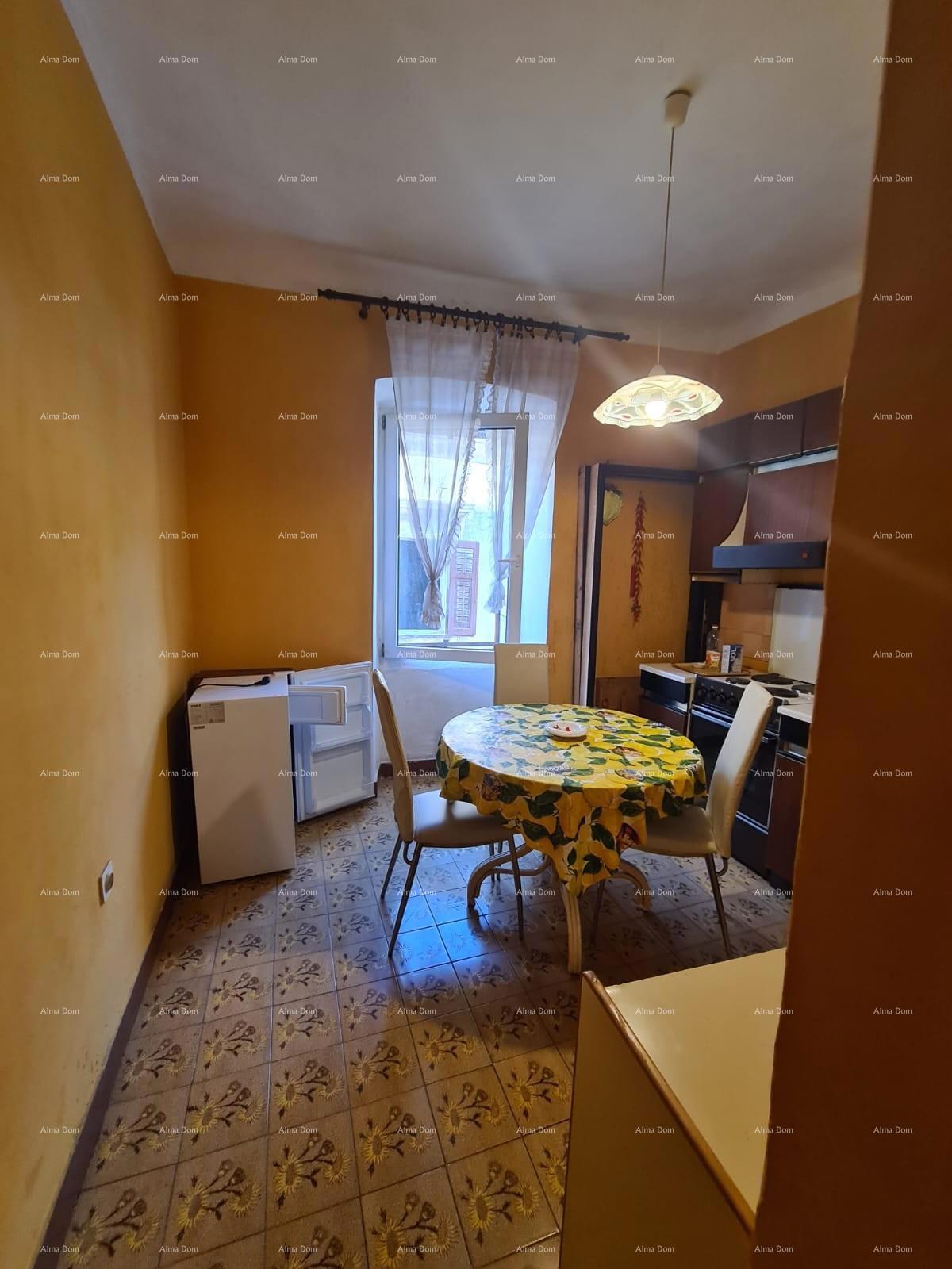 Eccellente appartamento nel cuore della città, Pola.