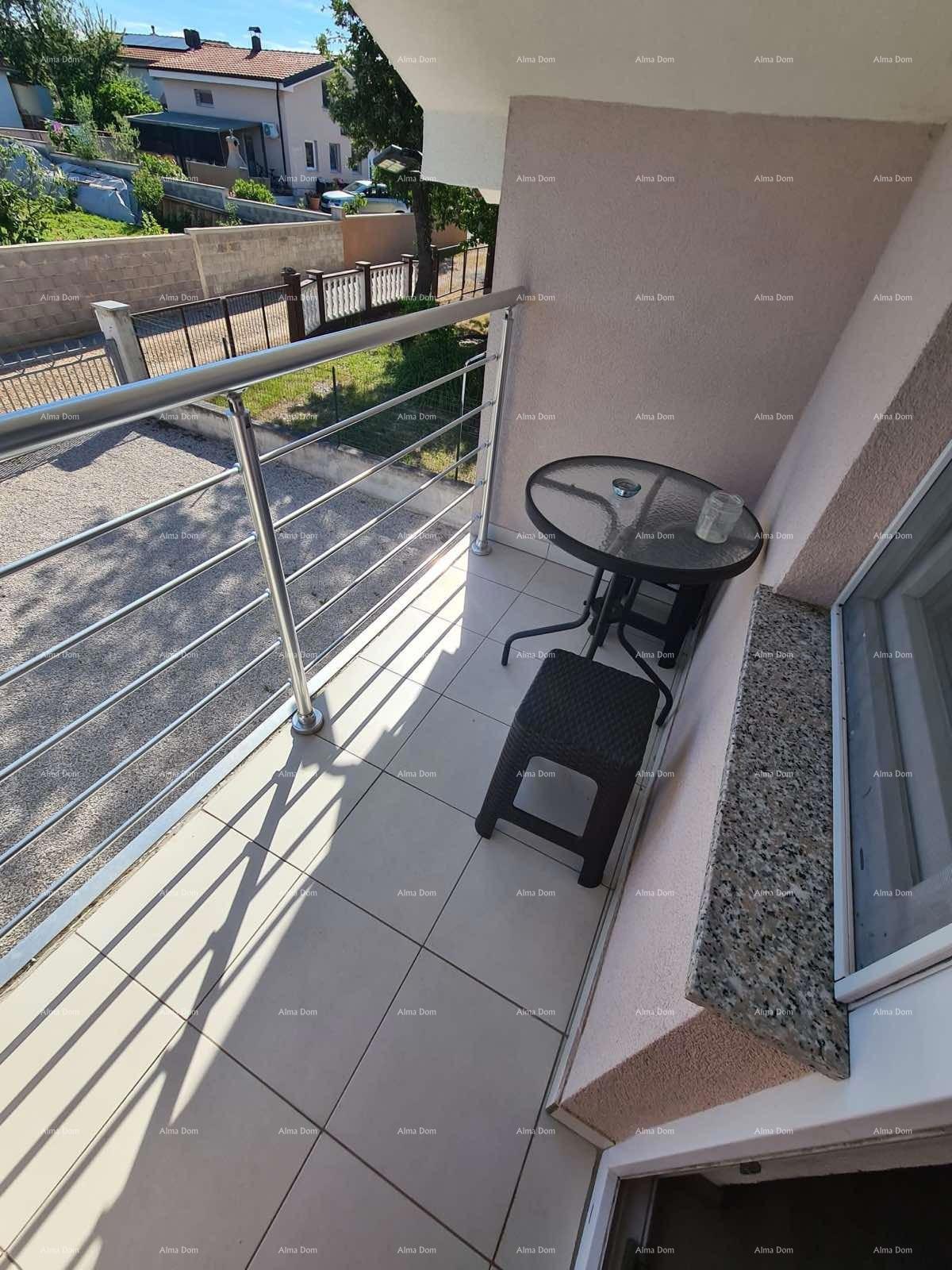 PEROJ, Appartamento al piano superiore, vicino al mare