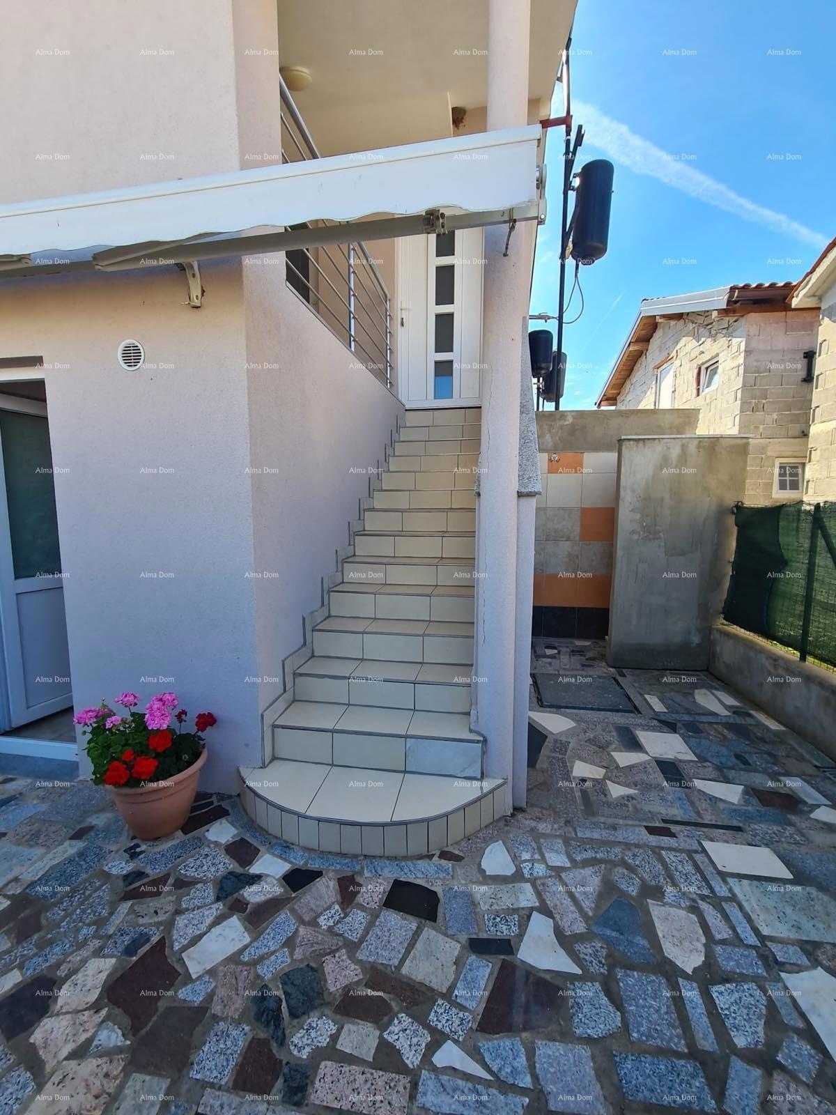 PEROJ, Appartamento al piano superiore, vicino al mare