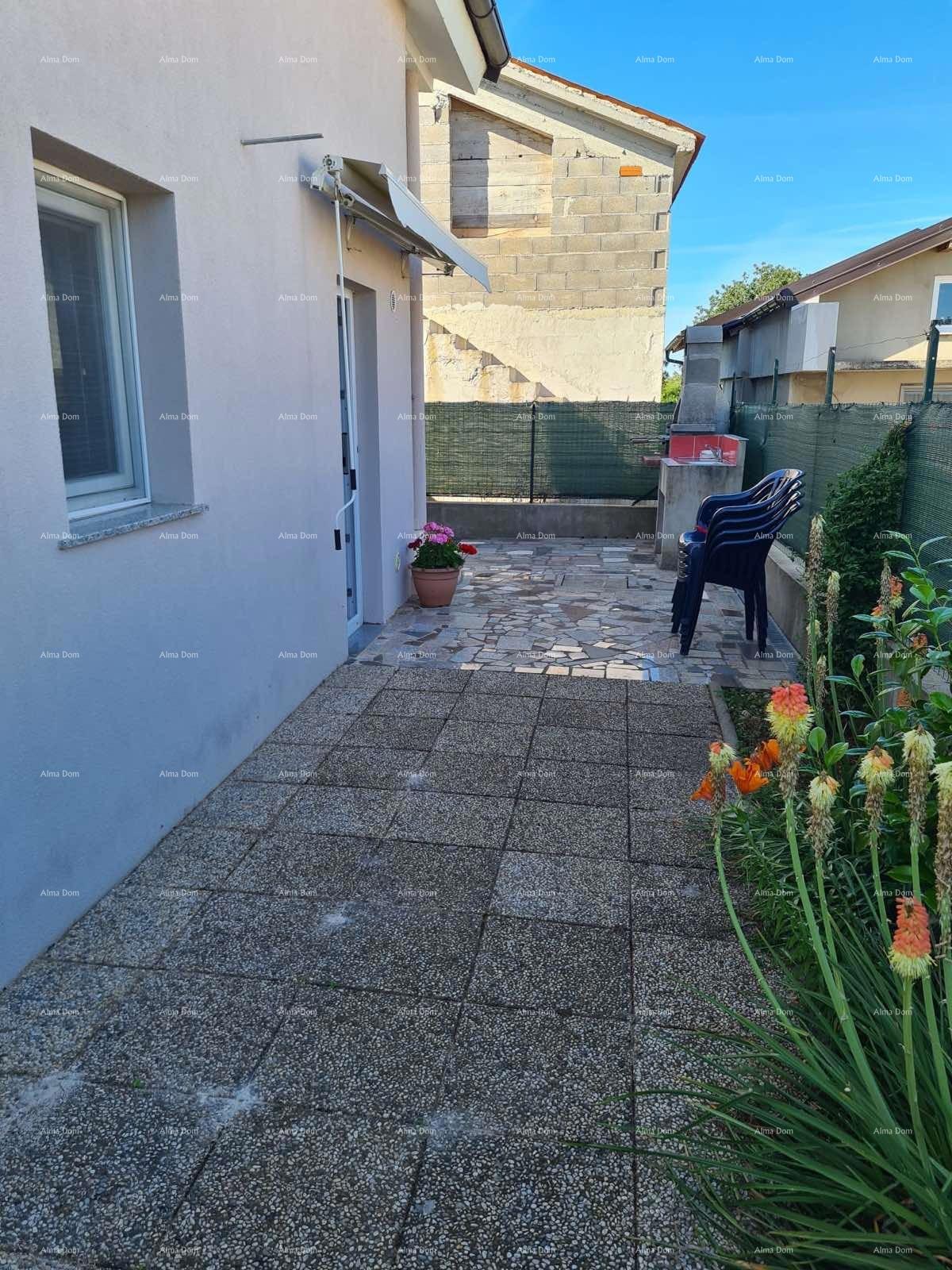 PEROJ, Appartamento al piano superiore, vicino al mare